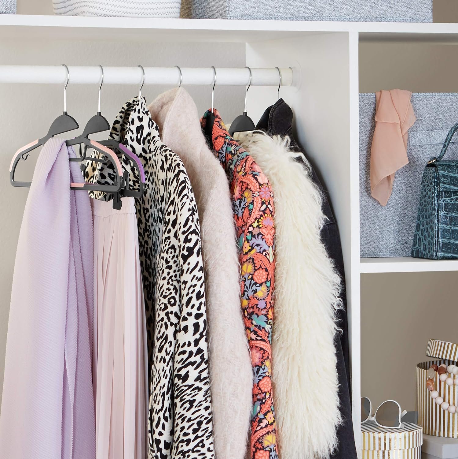 Perchas de plástico antideslizantes